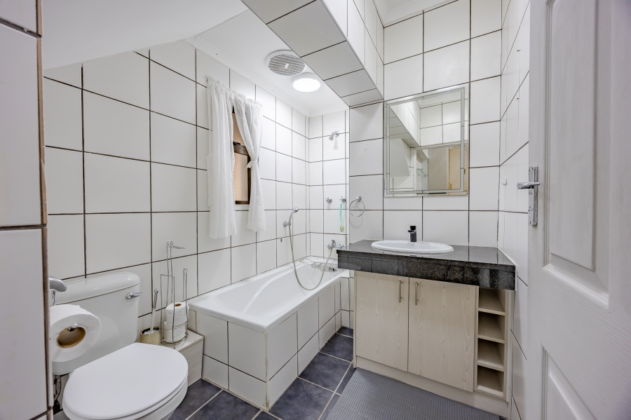 5 Bedroom Property for Sale in Flamingo Vlei Western Cape